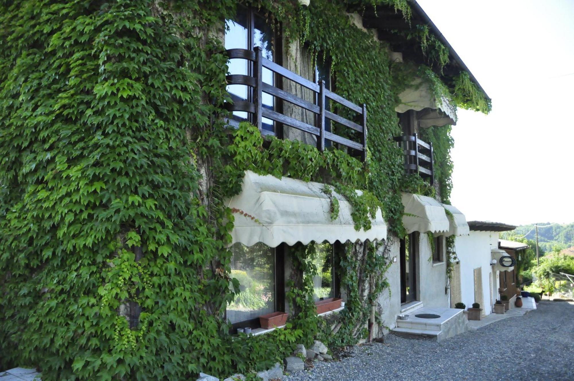 Premiata Osteria Dei Fiori Bed & Breakfast Cortiglione ภายนอก รูปภาพ